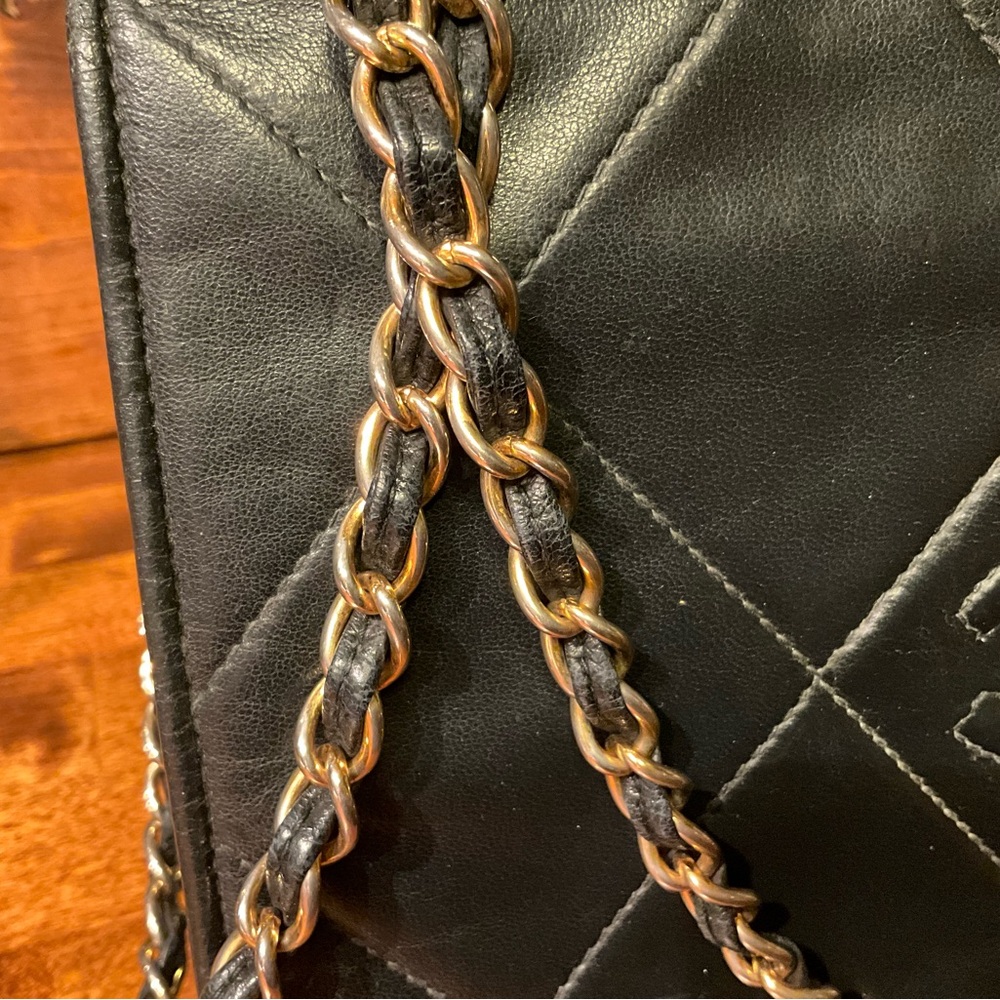 Chanel Black Quilted Leather Chain Bag - Picture 3 of 16